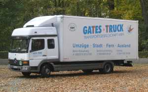 [GATES-TRUCK auf dem Firmengelände]